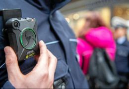 Відтепер митники у всіх пунктах пропуску на кордоні повинні використовувати закріплені на одязі бодікамери. Вони працюватимуть онлайн, відключати їх забороняється
