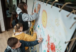 Щоб емоційно зцілитися і знову сміятися: для дітей зі прифронтових регіонів провели табір на Буковині