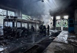 Нічна атака рашистських дронів: у Харкові знищили тролейбусне депо та понад 30 будинків, двоє постраждалих