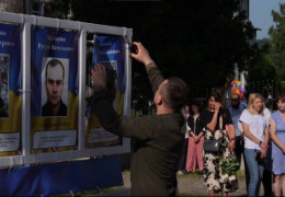 Буковинець Артур Радомський повернувся з полону та власноруч зняв свій портрет з Алеї зниклих безвісти