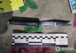 Ножем у серце: У передмісті Чернівців під час п’янки 29-річний чоловік вбив односельця