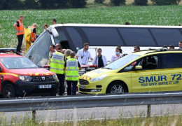 В автобусі, який потрапив у смертельну ДТП у Франції, перебували студенти та викладачі Кіцманського коледжу. Дітей доставлять літаком з Парижу в румунські Ясси