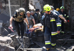 Рашисти вдарили балістикою по Дніпру: пошкоджено поїзд Одеса — Запоріжжя, 15 загиблих і понад 170 поранених, численні руйнування