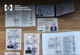 На Буковині судитимуть чоловіка, який селянам робив "липові" посвідченя тракториста. Брав не дорого