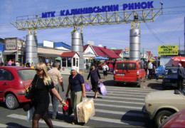 Нинішній мер Чернівців Роман Клічук заробив перший капітал на Калинівському ринку, продаючи турецькі килими