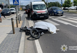 Смертельна аварія мотоцикліста на вулиці Хотинській у Чернівцях. У поліції повідомили подробиці