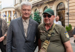 Військовим у Чернівцях заборонили приймати техніку від Порошенка - "Європейська солідарність"