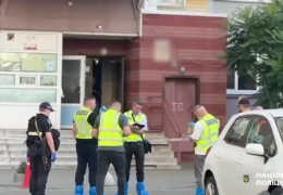 У Києві кілер вбив полковника СБУ п’ятьма пострілами з пістолета. Поліція показала відео з місця стрілянини