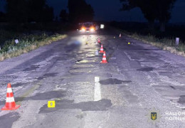 Біля села Бузовиця Дністровського району на дорозі виявли тіло чоловіка з тілесними ушкодженнями