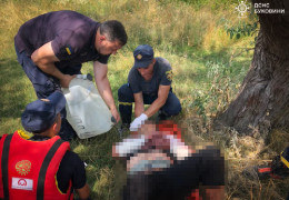 Знайшли з порізами на березі: на Буковині врятували чоловіка, який намагався вчинити самогубство