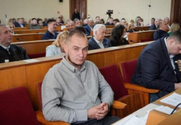 На Буковині під шумок слуги "турнули" з депутатства Анатолія Іліщука. І визначились з покірним наступником