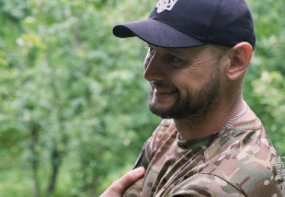Дуель на гранатах, втрата руки та евакуація за допомогою дрона:  неймовірна історія нацгвардійця з Чернівців Костянтина Пепелі "Пеле"