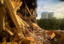 Одеса пережила пекельну ніч: у місті сильні руйнування, спалахнув ринок Привоз, пошкоджено пам’ятки архітектури. У Черкасах пожежі та постраждалі