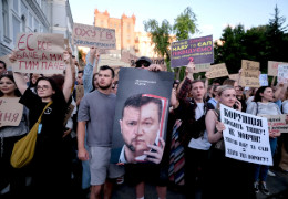 В Україні десятки депутатів Ради від партії Зеленського «Слуга народу» не хочуть голосувати за повернення незалежності антикорупційним органам, побоюючись помсти - Financial Times