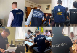 Дев’яти посадовцям повідомили про підозру на майже 23 млн гривень. Серед них - екс-начальник управління Чернівецької ОДА, голова громади, колишній керівник нацпарку "Хотинський" та директор райлікарні