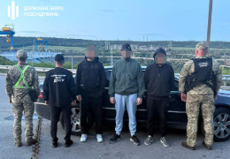 ДБР взялося за буковинського правоохоронця та його спільника, яких затримали на Буковині при спробі вивезення ухилянтів до Молдови