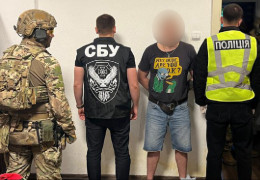На Буковині затримали торгівця зброєю, який встиг продати пістолет-кулемет, пістолет «ТТ» та набої