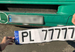 Водій фури MAN придумав хитрий спосіб уникати штрафів на дорогах за перевантаження. Але його викрили