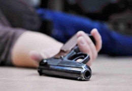 На вулиці Головній у Чернівцях 14-річний хлопець застрелився з пістолета брата