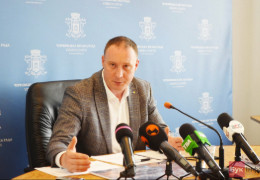 Директору КП "Міськсвітло", депутатові міськради Андрію Шалєєву вручили підозру через розтрату коштів. Він вважає це "переслідуванням"