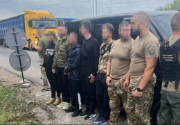 Затримали столичного поліцейського, який перевозив “ухилянтів” на Буковину до румунського кордону під виглядом спецпризначенців