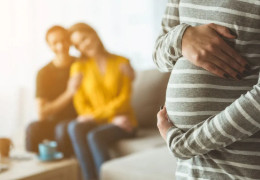 В Україні хочуть дозволити штучне запліднення і сурогатне материнство. Законопроєкт вже у Верховній Раді
