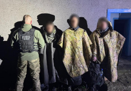 Як буковинські прикордонники спіймали на кордоні з Молдовою ухилянтів у "плащах-невидимках". Ті не очікували