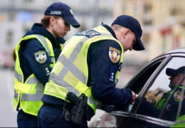 В Україні введуть систему штрафних балів для водіїв в тому числі й за паркування. Через їх накопичення можна втратити водійські права