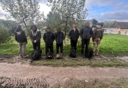 "Розвели, як лохів". Біля Сокирян прикордонники затримали групу ухилянтів, які купили в Інтернеті «карти втечі» до Молдови за 13 тисяч євро