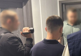Понад 1 мільйон гривень за аспірантуру: на Буковині  викрито проректора, доцента і чиновника, які продавали місця у чернівецьких вишах. В ЧНУ вже “відхрестилися” від доцента