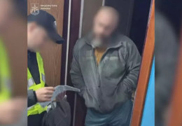 На відміну від Божика, Козак захищає членів своєї команди до кінця. Заява мера Сокирян про підозру своєму заступнику
