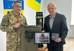 Мер Чернівців Клічук отримав відзнаку "Волонтер України"