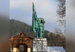 У це важко повірити, але факт: у гірській буковинській Путилі поліція розслідує пошкодження пам'ятника радянському солдату