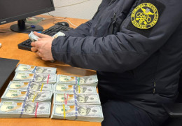 48-річна буковинка намагалася під одягом перенести до Румунії понад 100 тисяч доларів. Гроші замотала скотчем до живота