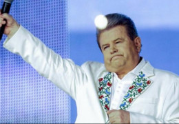 Можна і поспівати: оприлюднили мільйонні доларові статки, гектари землі та автомобілі "юного орла" Михайла Поплавського