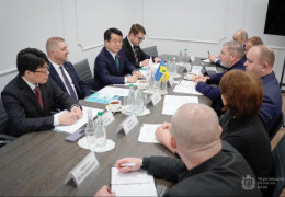 Запаранюк з Гуйтором у Чернівцях зустрілися з корейським послом Пак Кічангом. Говорили про співпрацю, партнерство та гастролі