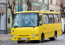 Перевізник у Чернівцях відмовився від одного з важливих маршрутів через нестачу водіїв. Більшість мобілізували в ЗСУ