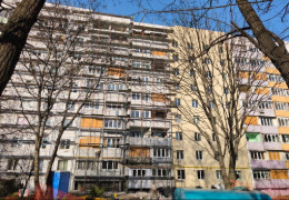 Суспільне показало, як відновлюють будинок у Чернівцях після російської атаки
