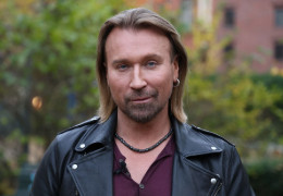 Співак Олег Винник під час концерту в Німеччині закликав українців "пробачити і полюбити" ворогів