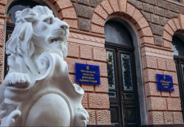 Кабмін погодив кандидатуру на посаду голови Чернівецької ОВА. Але досі у Києві не повідомляють, хто ця людина