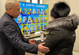 У Чернівцях до Дня Соборності Клічук вручив медалі «На славу Чернівців» Сергію Обшанському та родинам загиблих військовослужбовців