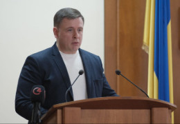 Виявляється, все просто. Після відставки Запаранюка депутати обласної ради легко призначили Дмитра Домбровського генеральним директором Чернівецької обласної клінічної лікарні