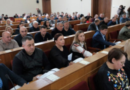 Депутати розійшлися не на жарт і прийняли план заходів з реалізації Стратегії розвитку Буковини на три роки із загальним бюджетом понад 23,3 млрд гривень