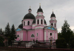 Московський патріархат програв судові позови. Господарський суд Чернівців зобов'язав УПЦ передати Свято-Духівський собор ПЦУ. Проросійські попи не здаються
