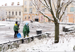 Катастрофічно не вистачає працівників. Мер Чернівців Клічук пояснив, чому багато проблем з прибиранням міста від снігу та льоду