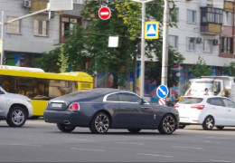 В Україні у 2026 році під податок на розкіш потрапляють більше 20 марок легковиків. Які це автомобілі?
