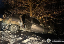 У Вахнівцях на Вижниччині у страшній аварії загинув 23-річний водій. Удар об дерево не залишив шансів на життя