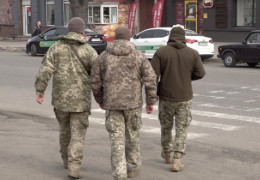 Обмеження стануть жорсткішими: ухилянтів прирівняють до аліментників. В той же час, кількість військових, які перебувають на тилових посадах, в рази перевищує кількість бійців на передовій