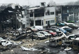 Замість салонів - руїни. Росіяни повністю знищили в Одесі автосалони відомих брендів Peugeot, Opel та Subaru