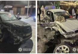 Моторошна аварія у Чернівцях: позашляховик Lexus на перехресті вулиць Каспрука - Сторожинецької просто зніс легковик BMW
